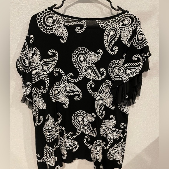 NWT Black and white embroidered blouse size 2X - Picture 3 of 3